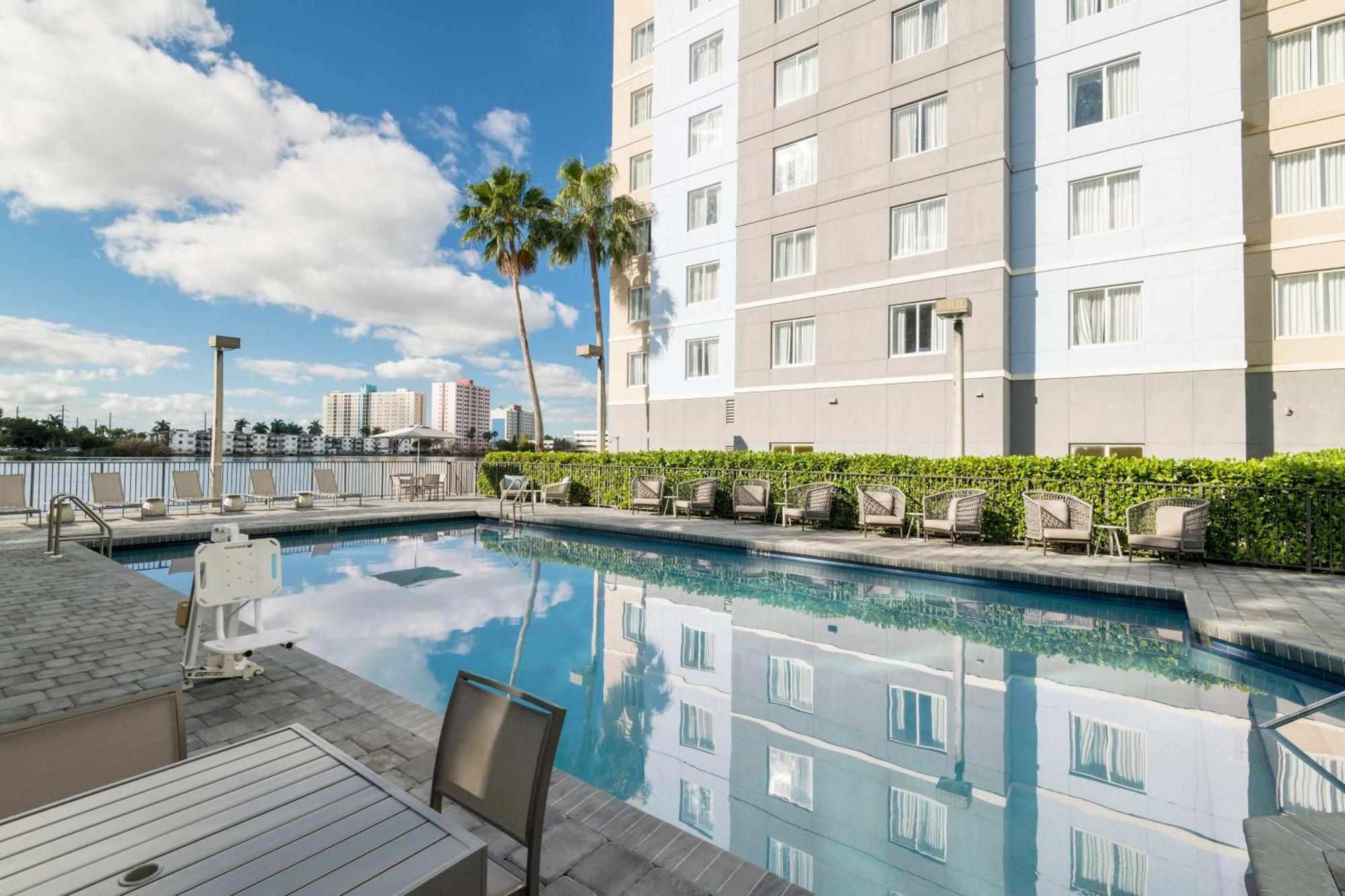 Homewood Suites Miami Airport/Blue Lagoon Miami Springs Eksteriør bilde